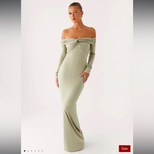 Peppermayo Exclusive
Marla Long Sleeve Maxi Dress - Sage
never worn
size 4